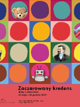 Kolorowa grafika składająca się z kwadratów o różnych kolorach, w środku znajdują się kolorowe kółka. W niektórych kółkach są dodatkowe elementy, np. pluszowy miś, statek, samolot. Na dole czarne napisy informujące o wydarzeniu.