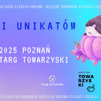 Grafika jeża śpiącego na fioletowej dynii. Pod nią znajdują się fioletowe liście. Tło to połączenie koloru niebieskiego i fioletowego. Szczegóły na temat wydarzenia zawarte w treści artykułu.