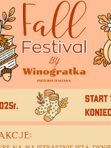 Po lewej stronie znajdują się 3 książki, na których leży biała dynia otoczona liśćmi i białym kwiatem. Po prawej stronie znajdują się 3 dynie różnej wielkości ozdobione liśćmi i białym kwiatem. Na dole po prawej stronie widać dwa jabłka, oba ozdobione liśćmi. W centralnej części grafiki między napisami umieszczono skarpetki. Szczegółowe informacje o wydarzeniu zawarte w treści artykułu.