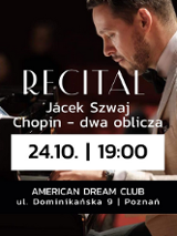 Mężczyzna w beżowej marynarce grający na fortepianie. Na froncie szczegóły na temat wydarzenia zawarte w treści artykułu.