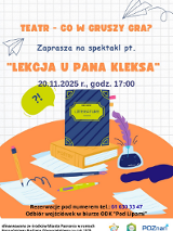 Centralną część grafiki zdobi ilustracja książki z napisem "Literature", stojącej na innej książce z napisem "Poetry". Obok znajduje się kałamarz z piórem, kartki papieru i kolorowe przybory do pisania. W tle znajdują się rysunki papierowych samolotów i dymek ze znakiem zapytania i wykrzyknikiem. Oprócz tego na plakacie powyżej i poniżej grafik znajdują się informacje zawarte w treści artykułu..