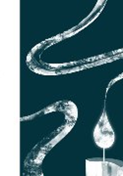 Z prawej strony biała świeczka w formie szkicu z unoszącym się dymem. Z lewej strony znajdują się czarne napisy na białym tle, są to informacje dotyczące wydarzenia, zawarte w treści artykułu.