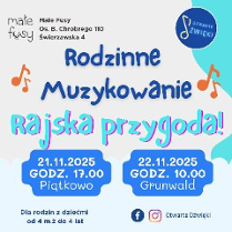 U góry znajdują się logotypy Małe Fusy oraz Otwarte Dźwięki. W centralnej części widoczny jest tytuł wydarzenia ozdobiony nutkami. Wyróżnione są szczegóły wydarzenia w formie białych napisów na niebieskich polach, zawarte w treści artykułu.