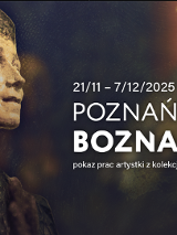 Na pierwszym planie z lewej strony widać rzeźbę przedstawiającą kobietę. Tło jest rozmyte utrzymane w cimnych barwach, przełamane jasną, żółto-zieloną i pomarańczową strugą światła. Z prawej strony informacje dotyczące wydarzenia zawarte w treści artykułu.
