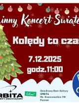 Na czerwonym tle ilustracja choinki po lewej stronie oraz śnieżne zaspy na dole. U góry widać podwieszone bombki. Na środku oraz na dole informacje dotyczące wydarzenia, zawarte w treści artykułu.