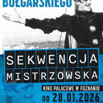 Czarno-białe zdjęcie mężczyzny, który uśmiechając się pokazuje coś ręką. U dołu i góry plakatu informacje o wydarzeniu w czarno-biało-niebieskich kolorach.