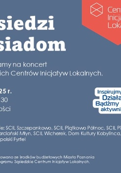 Plakat przedstawiający w lewej strony różnorodne postacie wyglądające przez okna kamienicy. Są to osoby w różnym wieku, kobiety i mężczyźni, niektórzy machają, inni rozmawiają lub stoją przy świątecznych dekoracjach. Tło ciemnoniebieskie, w prawym górnym rogu logo Centrum Inicjatyw Lokalnych. Na środku informacje o wydarzeniu zawarte w treści artykułu.