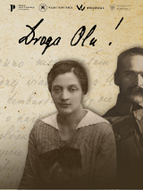 Zdjęcie w kolorach sepii: mężczyzna w mundurze z wąsem i kobieta obok niego, nad parą napisy, m.in. tytuł spektaklu "Droga Olu!".