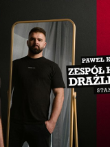 Plakat przedstawiający postać komika odwróconego bokiem a obok postać komika odbijającego się w lustrze. Z prawej strony tytuł wydarzenia zawarty w treści artykułu.