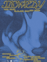 Plakat prezentujący niebieskie, rozmyte kształty. Wokół żółto-czarne napisy, będące szczegółami wydarzenia, które są zawarte w treści artykułu.