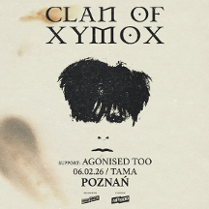 Jasne, postarzone tło z centralnie umieszczoną twarzą o wyraźnych ustach i oczach ukrytych pod ciemną, graficzną plamą przypominającą włosy. Wokół czarne napisy. Są to szczegóły na temat wydarzenia zawarte w treści artykułu.