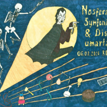 Ilustracja przypominająca rysunek na kartce papieru, utrzymana w mrocznym, halloweenowym stylu. Na środku widać postać wampira w pelerynie, oświetloną żółtym światłem. Po lewej stronie tańczą szkielety, po bokach widać zapalone świece. Na dole widoczne są porozrzucane przedmioty, takie jak instrumenty, żarówka i kamera filmowa. Z prawej strony tytuł wydarzenia i inne informacje zawarte w treści artykułu.