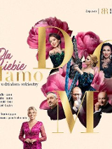 Jasnobeżowe tło z dominującymi akcentami złota i nasyconego różu. Centralnym elementem kompozycji są duże, trójwymiarowe litery w kolorze złotym, które przeplatają się z wizerunkami artystów oraz dużymi, rozwiniętymi kwiatami piwonii w kolorze fuksji. Z lewej strony informacje na temat wydarzenia zawarte w treści artykułu.