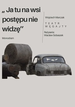 Plakat z informacjami na temat spektaklu i czarno-białym zdjęciem samochodu marki Syrena, koło którego jest m.in. bela słomy.