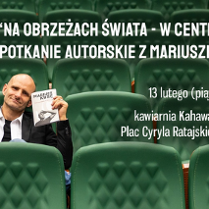 Mężczyzna w ciemnej marynarce siedzi w pustej sali z zielonymi fotelami, trzymając w dłoni egzemplarz swojej książki. Wokół białe napisy, szczegóły na temat wydarzenia zawarte w treści artykułu.