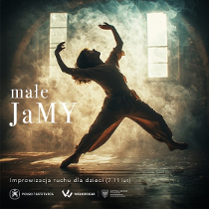 Zdjęcie dziecka w tanecznej pozie na tle ściany z dwoma małymi oknami. Z lewej strony nazwa cyklu "małe JAmy".