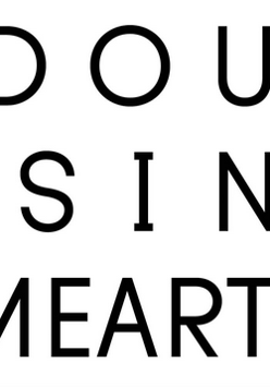 Plakat o minimalistycznej kompozycji, którego prawą stronę wypełnia mozaika kolorowych, ekspresyjnych obrazów przedstawiających naturę. Na jej tle wyróżniono większy, sześciokątny kadr z motywem ciemnozielonej roślinności oraz trzy mniejsze, czarno-białe grafiki o tematyce leśnej. Całość uzupełnia logotyp z literą "Z" i motywem księżyca w prawym dolnym rogu. Pomiędzy znajdują się napisy. Są to informacje o wydarzeniu zawarte w treści artykułu.