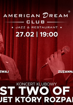 Plakat koncertowy utrzymany w głębokiej, czerwonej tonacji. Przedstawia dwoje artystów: po lewej stronie mężczyzna w garniturze grający na fortepianie z lekko pochyloną głową, po prawej uśmiechnięta kobieta w okularach śpiewająca do mikrofonu. W tle widać ciemną kurtynę, co podkreśla klubowy klimat wydarzenia. Wokół widać białe napisy, są to szczegóły na temat wydarzenia zawarte w treści artykułu.