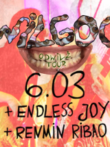 Plakat utrzymany w psychodelicznej estetyce z dominacją różu i czerwieni. W centralnym punkcie znajduje się grafika przedstawiająca szeroko uśmiechnięte usta, nad którymi widnieje napis ułożony z mniejszych elementów tworząc tekst "Wilgoć". Całość jest nałożona na nieostre zdjęcie zespołu muzycznego grającego na instrumentach. Poniżej umieszczono informacje o wydarzeniu zawarte w treści artykułu.