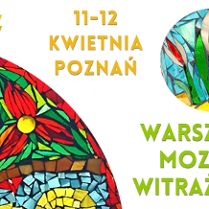 Na białym tle po lewej stronie znajduje się fragment kolorowej mozaiki wykonanej z kawałków szkła w odcieniach niebieskiego, czerwonego i zielonego. Po prawej stronie, w okrągłym wycinku, widać gotowy projekt mozaiki przedstawiający kwiaty. W centralnej części grafiki umieszczono żółte napisy z datą i nazwą miasta, a poniżej zielony napis z nazwą warsztatów. W lewym górnym rogu znajduje się logo "yellow willow".