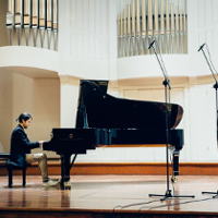 Pod palcami buntownika