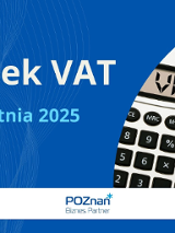 Na grafice widnieje obraz przedstawiający kalkulator z napisem VAT, tabelki i wykresy oraz długopis