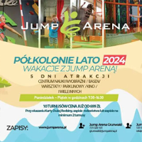 "Półkolonie lato 2024. 5 dni atrakcji. zdjęcia z Jump Areny, piłka plażowa i zielone liście.
