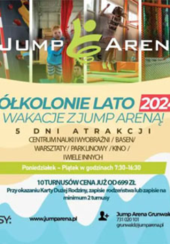 "Półkolonie lato 2024. 5 dni atrakcji. zdjęcia z Jump Areny, piłka plażowa i zielone liście.