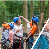 Dzieci w uprzężach i w kaskach.