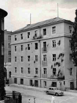 Stara fotografia. Dwa budynki.