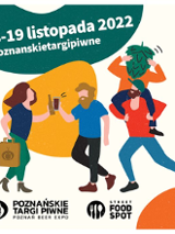 Obrazek przedstawia plakat promujący Poznańskie Targi Piwne 2022. Znajduje się na nim para, stukająca się szklanką i butelką. Poza tym, po jego prawej stronie znajduje się mężczyzna niosący na barana humanoidalną postać, posiadającą szyszkę chmielu w miejscu głowy.