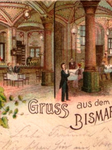 Grafika starej restauracji, z ozdobnym sufitem i wiszącymi lampami. Goście restauracji ubrani w eleganckie stroje. Napis na grafice Gruss aus dem Bismarcktunnel Posen.