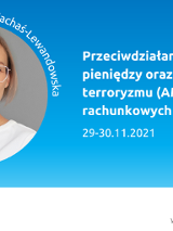 Z lewej strony zdjęcie uśmiechniętej kobiety w okrągłej ramce, podpisane Mirosława Zachaś-Lewandowsa. Po prawej tytuł i termin szkolenia: Przeciwdziałanie praniu pieniędzy oraz finansowaniu terroryzmu (AML) w biurach rachunkowych, 29 - 30.11.2021. Na dole logotypy organizatorów: Poznań Biznes Partner i Waluta Wiedzy.