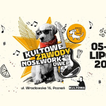 Informacje o zawodach dla psów, w centrum pies w ciemnych okularach i bandanie siedzi obok gitary elektrycznej.