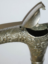 Rączka parasolki ze schowkiem na sztylet.