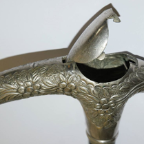 Rączka parasolki ze schowkiem na sztylet.