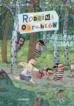 Rodzina Obrabków biegnie przez las.