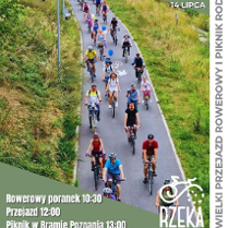 Zdjęcie asfaltowej ścieżki rowerowej ciągnącej się między łąkami, którą wypełniają rowerzyści