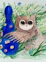 Rysunek sowy która trzyma futerał skrzypiec na tle łąki