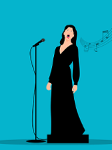 Rysunek stojącej i śpiewającej do mikrofonu kobiety. Obok Wstęga nut na pięciolinii. Tło niebieskie a pani w czarnej sukni wieczorowej.