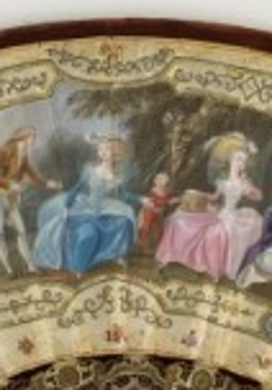 Rysunek fragment wachlarza z dwoma parami w strojach z dawnej epoki.