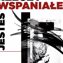 Abstrakcyjny plakat w czerni, bieli i czerwieni z dynamicznymi pociągnięciami, geometrycznymi kształtami i dużym napisem "Wszystko jest wspaniałe".