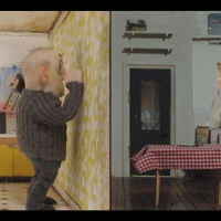 Siedząc w ciemnym pokoju