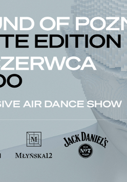 Komputerowa grafika białej istosty podobnej do człowieka, na białym tle, informacje o wydarzeniu muzycznym.