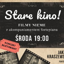 Plakat wydarzenia pt. "Stare kino! Filmy nieme z akompaniamentem fortepianu'. Informacja o godzinie: środa 19:00. W lewym dolnym rogu znajduje się czerwona plakietka z napisem "Koncert biletowany'. W prawym dolnym rogu podano nazwisko pianisty: Jakub Kraszewski. W tle widoczne są kadry z filmów niemych.