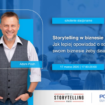 Grafika promocyjna szkolenia.Na zdjęciu prowadzący Adam Pioch. W tle osoby siedzą na sali i słuchają mówcy na scenie.