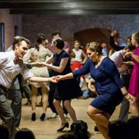 Swingujące koziołki