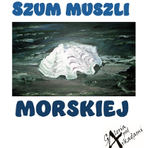 Biały plakat z namalowanym wybrzeżem i białą muszlą. Nad i pod obrazem niebieski napis "Szum Muszli Morskiej".