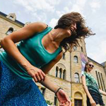 tańcząca dziewczyna