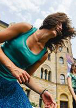 tańcząca dziewczyna